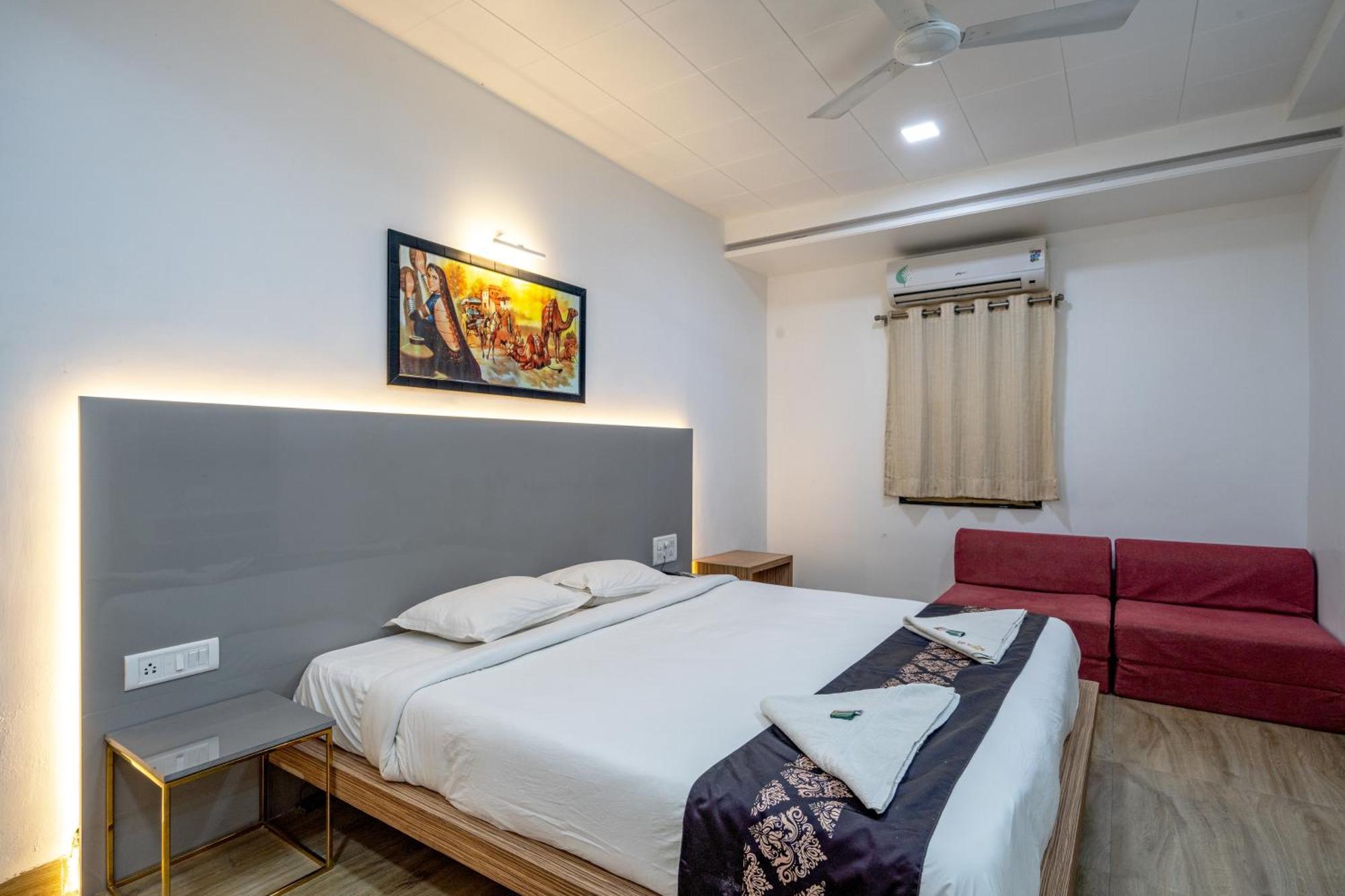 Hotel Darshan Executive Tuljapur Экстерьер фото