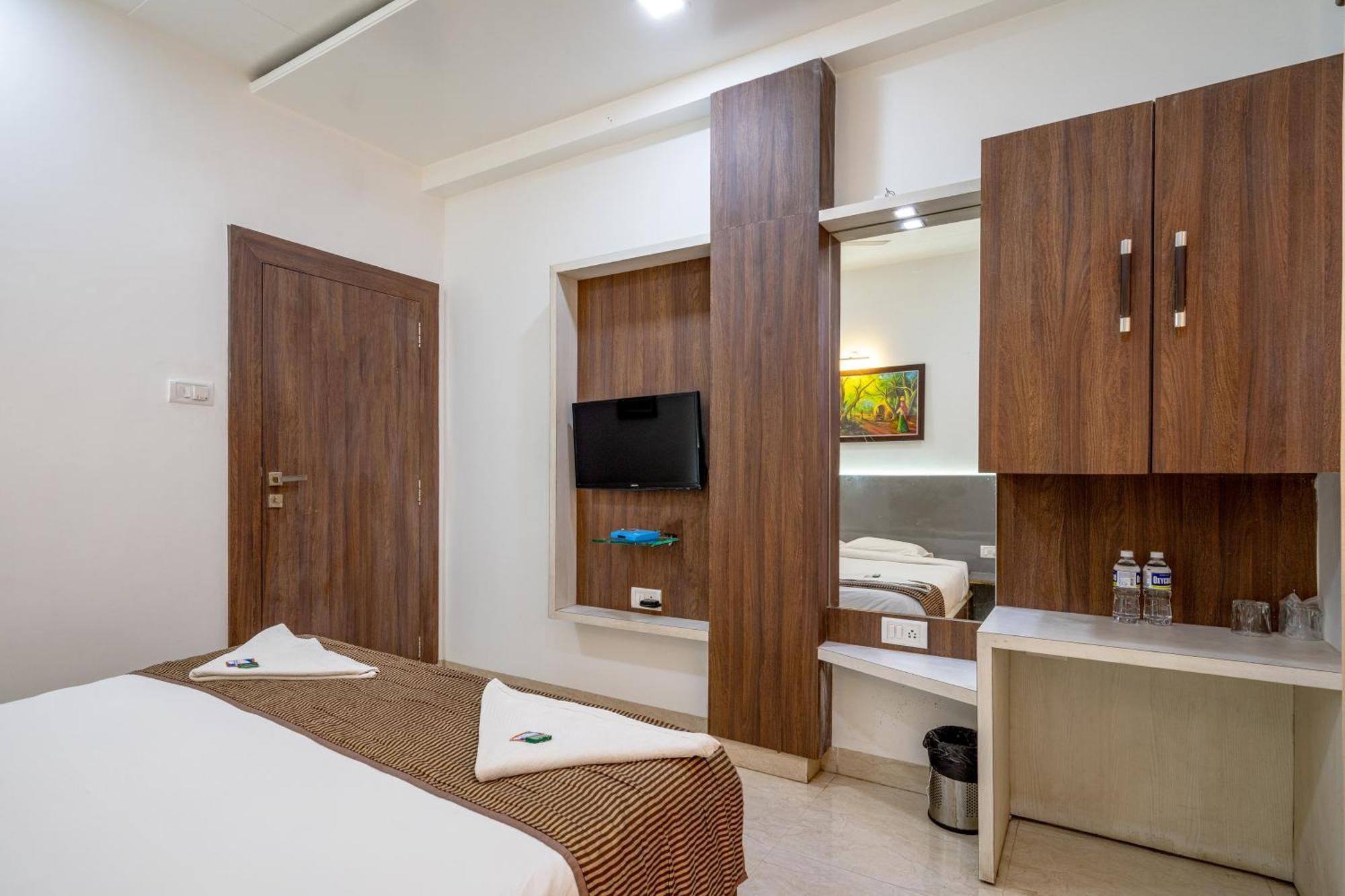 Hotel Darshan Executive Tuljapur Экстерьер фото