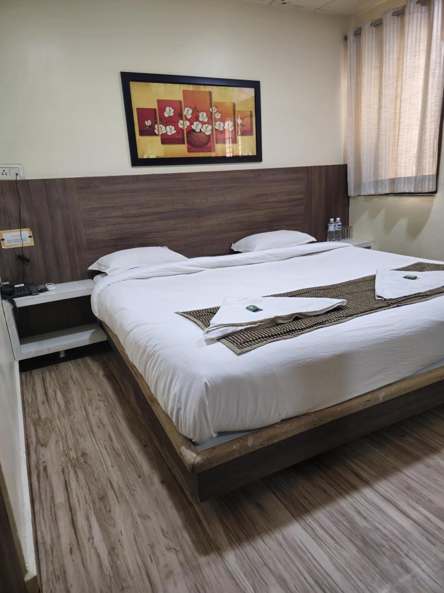 Hotel Darshan Executive Tuljapur Экстерьер фото