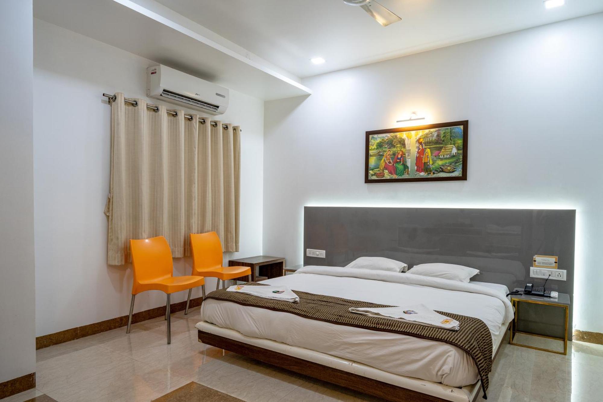 Hotel Darshan Executive Tuljapur Экстерьер фото