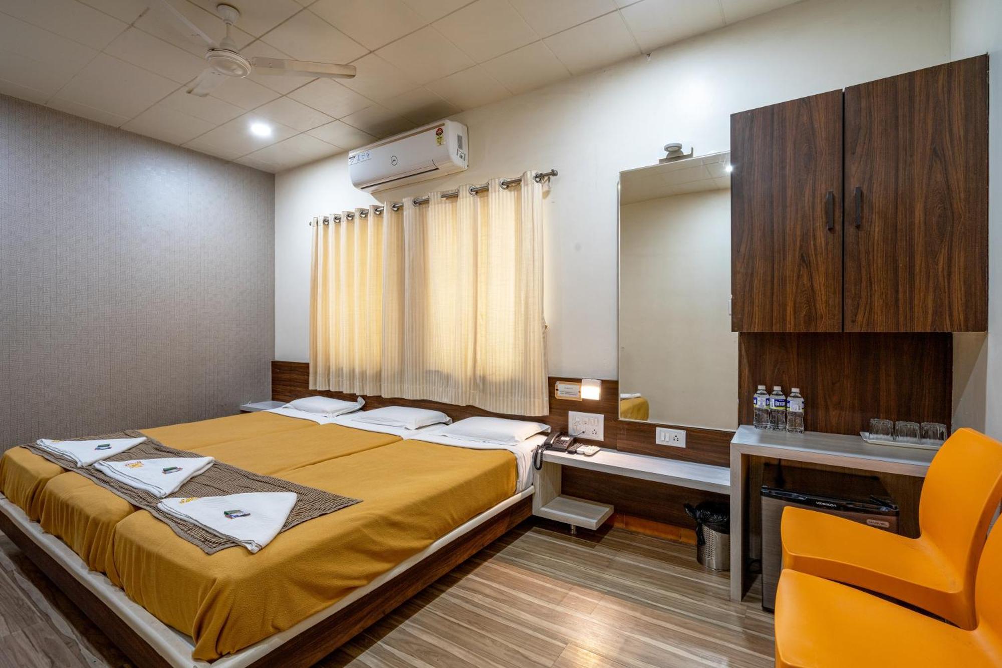Hotel Darshan Executive Tuljapur Экстерьер фото